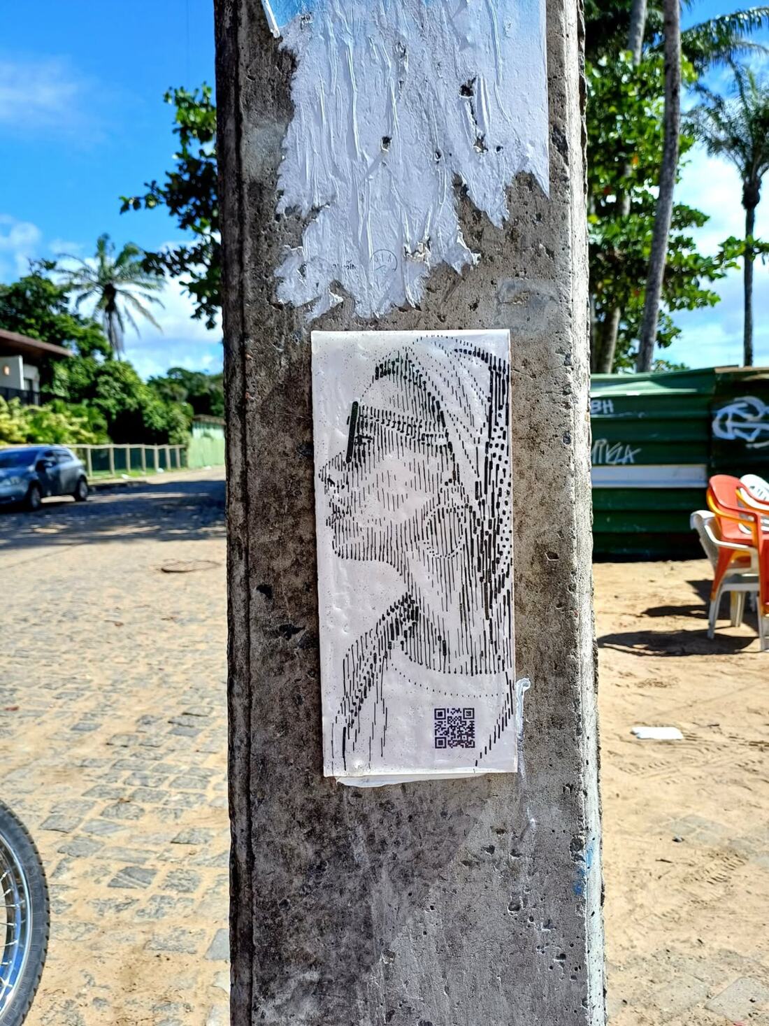 Lambe-lambe do Izolag colado num poste em Itacaré